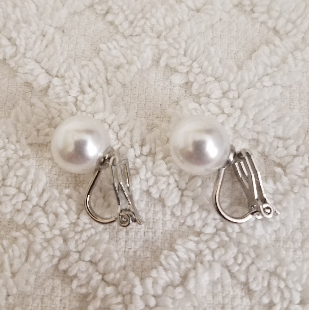 White faux pearl 10mm clip on non pierce earrings
